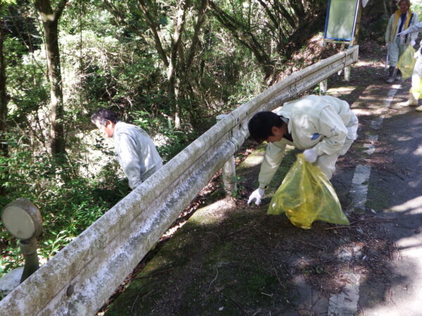 石手川ダム上流域河川等清掃